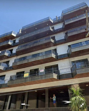 Apartamento 3qts, 2 vgs garagem a 150 metros da Praia do Forte